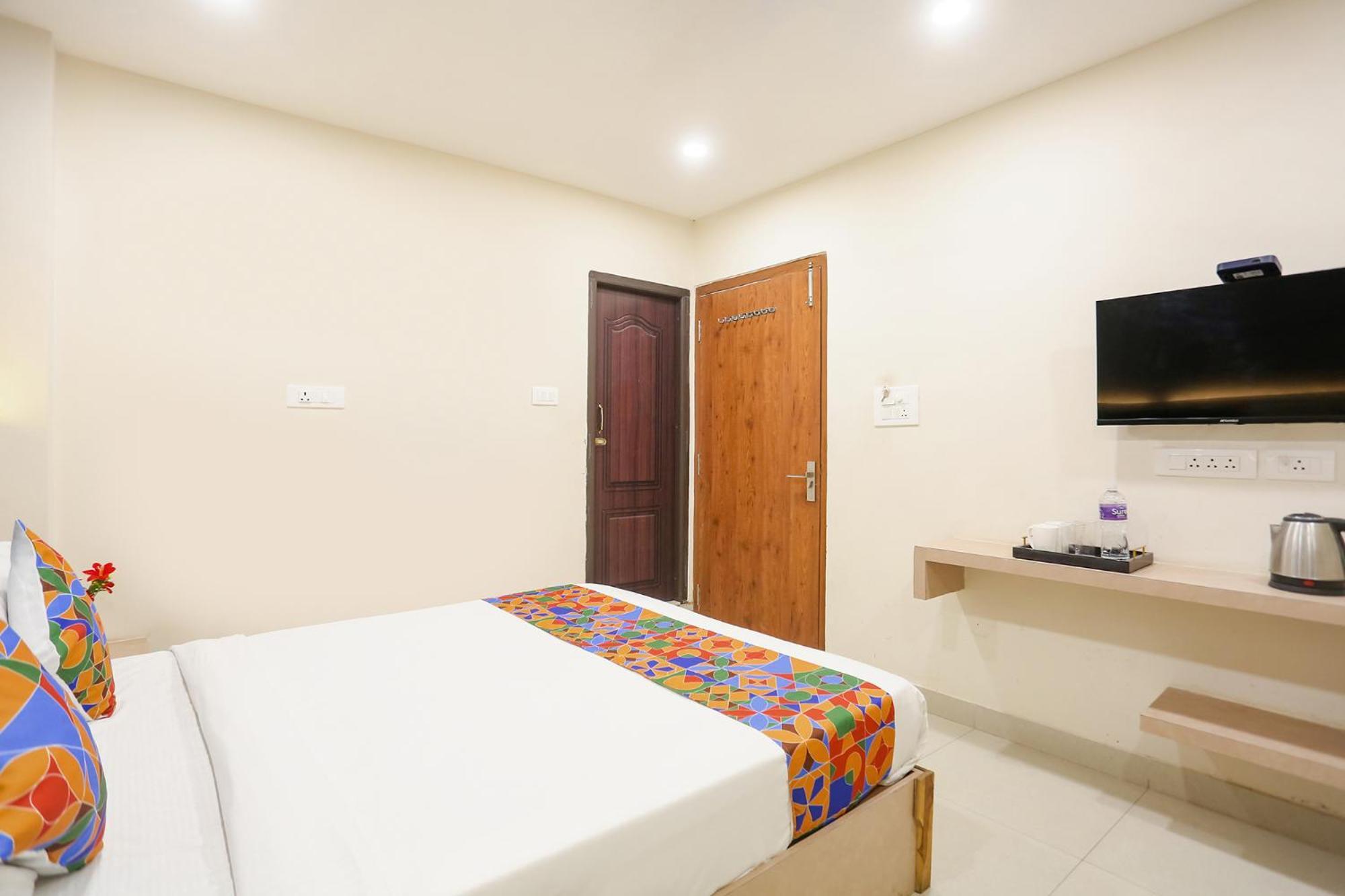 Fabhotel Hari Kunj 900 M From Kashi Vishwanath Temple Varanasi Exterior foto